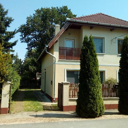 Éva vendégház Guesthouse Hajdúszoboszló Esterno foto