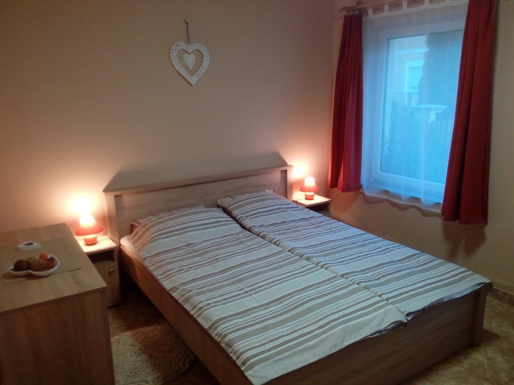 Éva vendégház Guesthouse Hajdúszoboszló Esterno foto