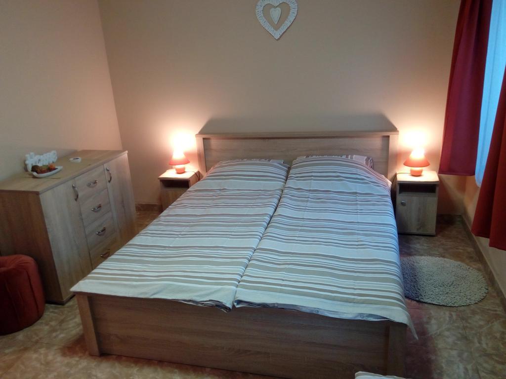 Éva vendégház Guesthouse Hajdúszoboszló Esterno foto