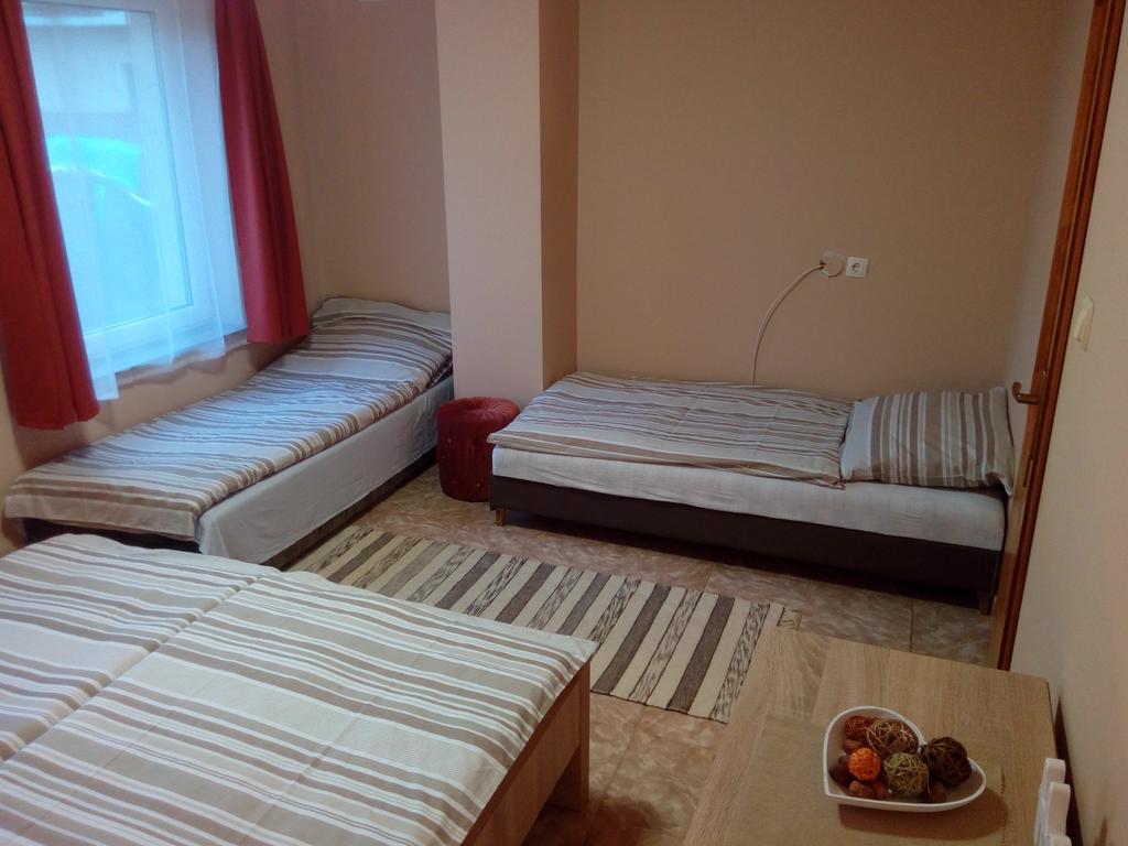 Éva vendégház Guesthouse Hajdúszoboszló Esterno foto