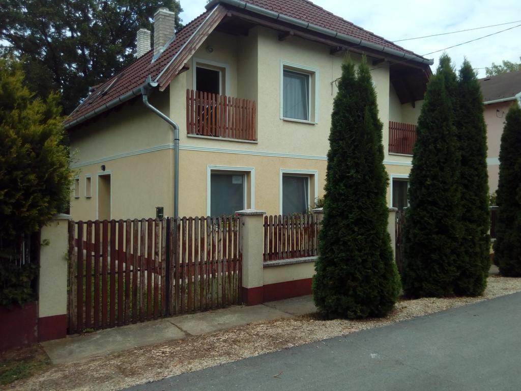 Éva vendégház Guesthouse Hajdúszoboszló Esterno foto