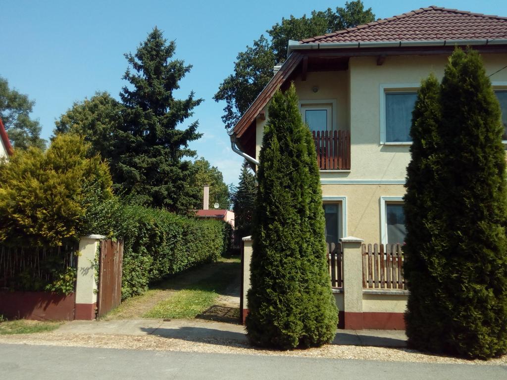 Éva vendégház Guesthouse Hajdúszoboszló Esterno foto